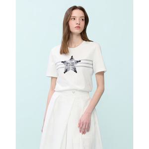 질스튜어트 뉴욕 여성 25SS 백화점BEST화이트 로고장식 코튼 반팔티셔츠 JSTS5B400WT