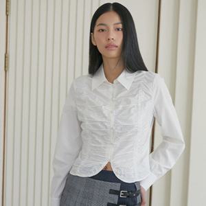 [에고이스트]셔링 포인트 라운드 밑단 슬림핏 블라우스 (ER1WB261)