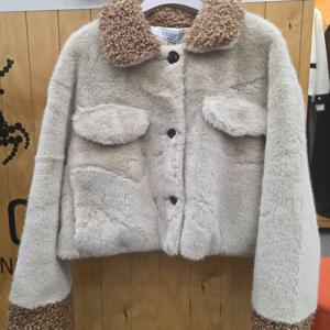 [레코브]카라배색무스탕  LC61DYMT503X