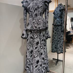 [르니앤맥코이] MM11OP002HJZ 연말룩 블랙&화이트 시스루 롱 원피스