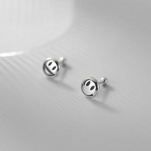 에르모사제이 E102 스마일 은귀걸이 / 실버 925 피어싱 귀걸이