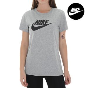 나이키 NSW 에센셜 아이콘 퓨추라 여성 반팔티셔츠 BV6169-063