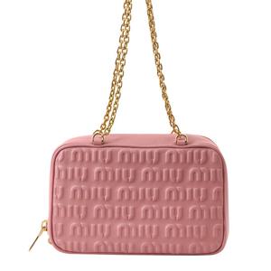 [미우미우]22SS 5BB114 2F51 F0442 엠보싱 가죽 탑 핸들 숄더백