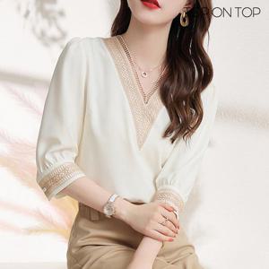 [탑온탑] 브이라인 레이스넥블라우스 TP23041015