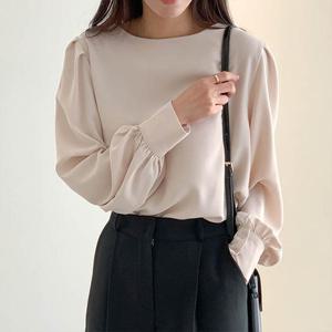 [어썸] B8심플라운드넥 셔링소매 블라우스_261352