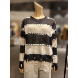 [르니앤맥코이] 수술 장식 투톤 배색 펀칭 니트 (ML04KN702FJY)