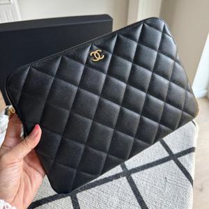 샤넬 그레인드 카프스킨 클러치 블랙 AP3552