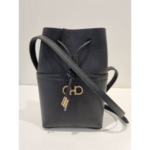 [페라가모(잡화)]212970 759566 (간치니 미니 버킷백)