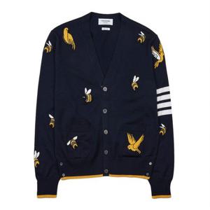 [톰브라운] 남성 버드 앤 비 브이넥 가디건 MKC451A Y1002 415