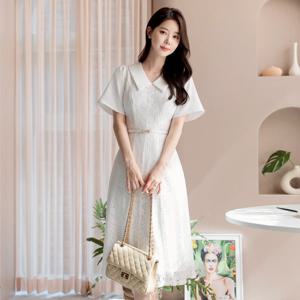 [시크라인] 브로니에 배색 카라 벨티드 레이스 원피스