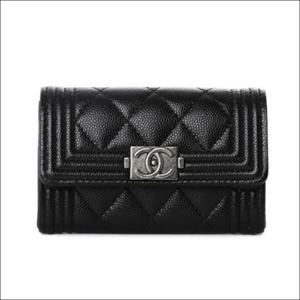 샤넬 보이 캐비어 플랩 카드지갑 루테늄 메탈 블랙 A80603 MRK
