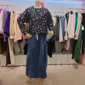 오프리미츠 HC26 유니크한 프린트패턴라운드넉집업폴라폴리스누빔숏크롭재킷남구홈플러스 B25PD2201