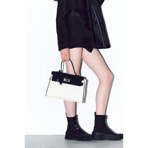 [쿠론] [론칭가 398,000원] 스테파니클래식(Stephanie classic) 토트 31 캔버스_RCBTX24156BKX