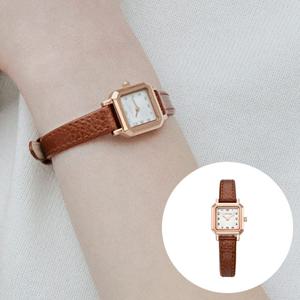 [제이에스티나] AMICO 스퀘어 가죽 시계 (JWM1LE5BS501RGBR0)