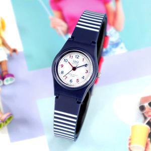 큐앤큐 VP47J-029Y 미니멀 블루 마린 컬러풀 캐쥬얼 여자 우레탄