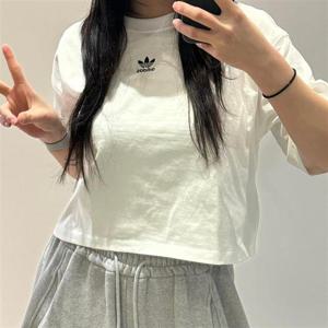 아디다스 여성 에센셜 크롭 반팔 화이트 티셔츠 JJ3385