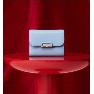 [닥스] 블루 D로고 장식 소가죽 슬림 3단 반지갑 DCWA5E682B2