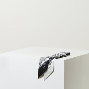 [닥스] 네이비 플라워프린트 실크 스카프 DCSC5E747N2