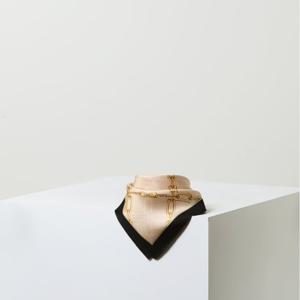 [닥스] 베이지 프린트 실크 스카프 DCSC5E260I2