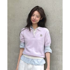 헤지스 여성 25SS 면라이트바이올렛 퍼피 자수 반소매 하프집업 스웨터 HSSW5BL94V1