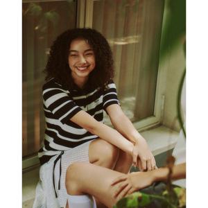 헤지스 여성 24FW 면 네이비 조직감 스트라이프 반소매 카라 스웨트 HSSW4DL73N2