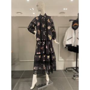 르니앤맥코이 레이스 플라워 스커트 블라우스 셋업 (MM05TP500HJZ)