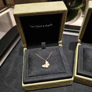 반클리프 앤 아펠 스위트 버터플라이 펜던트 VCARF69300