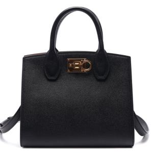 [페라가모] 23SS 여성 간치니 스튜디오 토트숄더백 (21_1424_750036_23S)