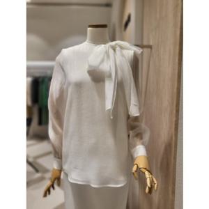 모조에스핀 J252XSC010리본포인트화이트블라우스