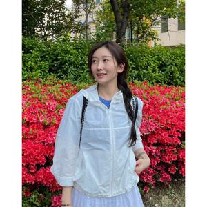 헤지스 여성  경량 후드 숏 점퍼 화이트 HSJU5B401WT