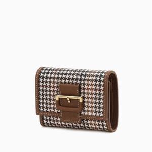 [닥스] 브라운 버클장식 가죽 반지갑 DCWA5E134W2