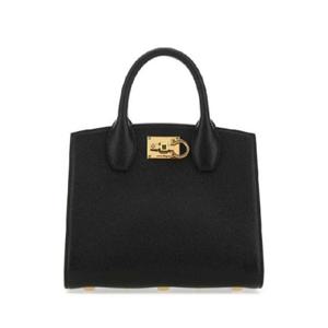 페라가모 해머드 카프스킨 스튜디오 박스백 598721