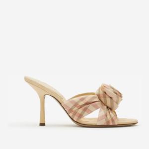 버버리 오픈 토 노티드 디자인 체크 패턴 샌들 8101604162393 B