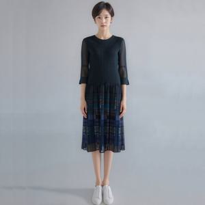 [모라도]24년 봄 여름 중년 여성 그라데이션 주름 원피스MNM5OP420H-CC