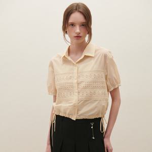[SATIN] 배색 레이스 밑단 스트링 반팔 블라우스 O252T208
