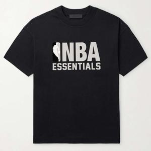 25 FW 피어오브갓 에센셜 X NBA 로고 아플리케 코튼 반팔 티셔츠 블랙 125AL244101F