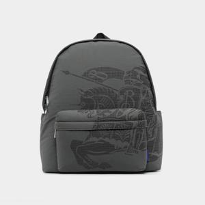 버버리 25SS 빅기사로고 립스탑 남성 백팩 8106184