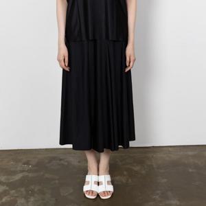 [디아스토리] 새틴 맞주름 플레어 스커트 AFMOSK14