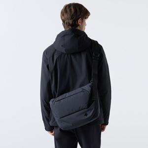 [데상트공식] 듀얼리스 더미작스 메신저백 SQ323DBG72