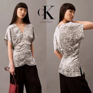 캘빈 클라인 40WL478 여자 Crushed 새틴 프린티드 반팔 블라우스 탑