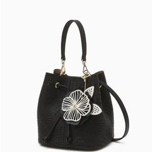 [닥스] 블랙 플라워 펀칭 가죽 버킷백 DCBA5E591BK