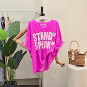 [포커스]FM5E9TS5213_브이넥 빅 레터링 반팔 티셔츠