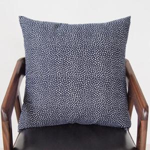 아트박스/메종드룸룸 스노우 도트 네이비 쿠션
