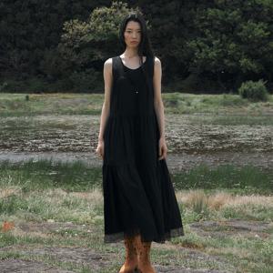 [쥬크]링클 티어드 민소매 롱 원피스_Z252PSE017