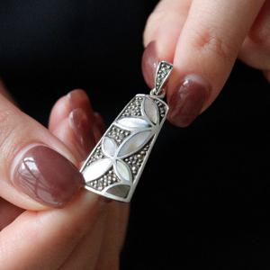 바이데이지 자개 마카사이트 플라워 실버 목걸이 Bn0569