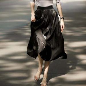 F007457_진주펄 새틴 플리츠 롱스커트 밴딩스커트 샤스커트 광택플리츠 주름치마 A라인롱스커트 맥시롱 실크광택스커트 고무줄밴딩 새틴글로시