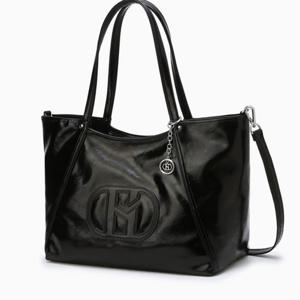 [헤지스] 시그니처 H패치 블랙 와이드 쇼퍼백(유광) HIBA4F528