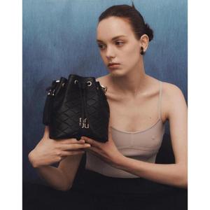 선물포장  (DCBA5E323BK) 블랙 칼라일 매쉬 가죽 드로우스트링백