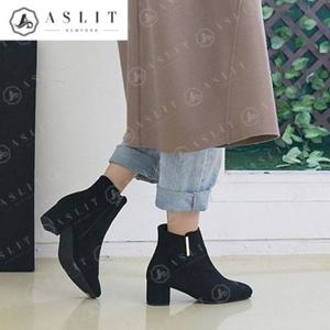 [애슬릿] 안감 퍼 세무 골드 포인트 앵클 부츠 5cm