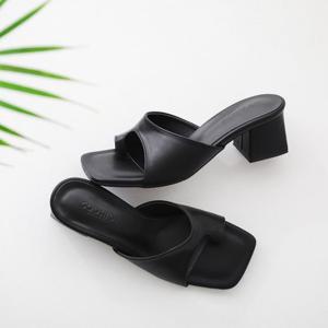 갓슈 나비 쪼리 5cm 미들힐 뮬